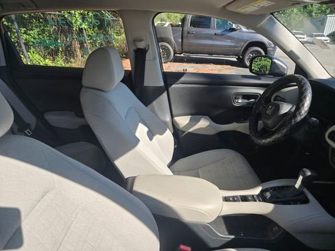 Used 2025 Honda HR-V LX image 4