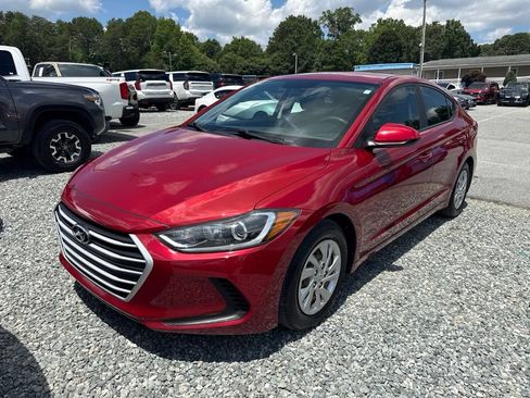 Used 2017 Hyundai Elantra SE FWD image 1