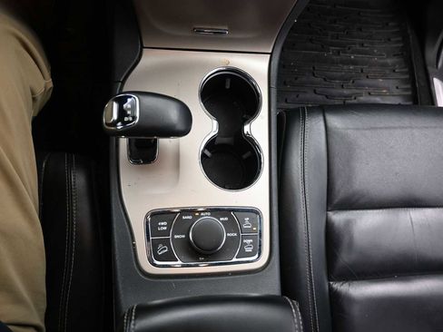 Used 2014 Jeep Grand Cherokee Limited image 13