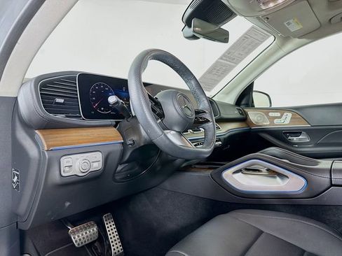 Used 2024 Mercedes-Benz GLS 450 4MATIC image 9