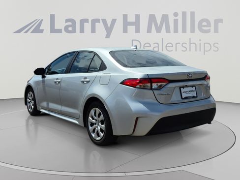 Used 2025 Toyota Corolla LE FWD image 3