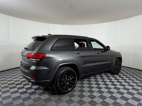 Used 2020 Jeep Grand Cherokee Altitude RWD image 4