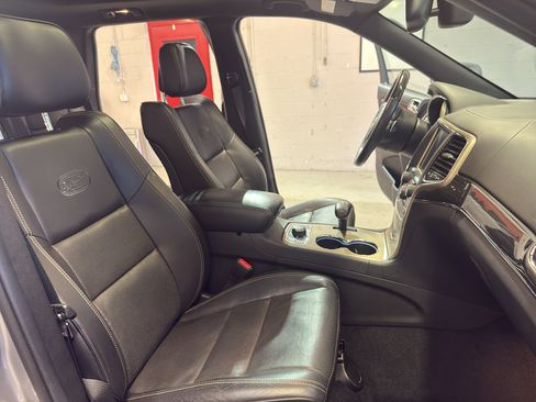 Used 2014 Jeep Grand Cherokee Overland AWD/4WD image 23