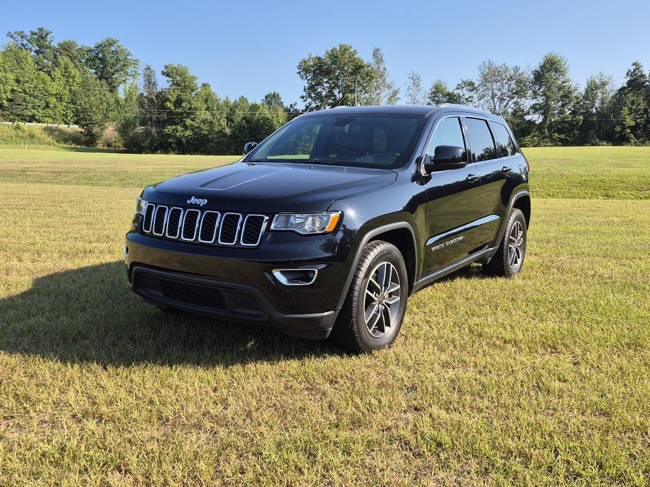 Used 2019 Jeep Grand Cherokee Laredo w/ Laredo X Package RWD image 1