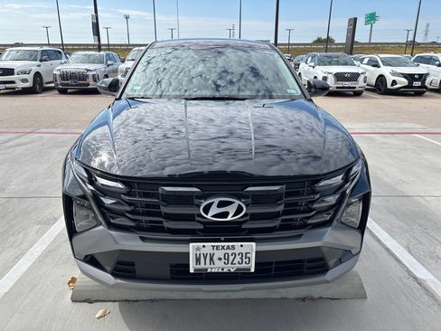 Used 2025 Hyundai Tucson SE FWD image 2