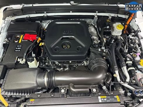 Used 2024 Jeep Wrangler Unlimited Sahara w/ Technology Group image 9