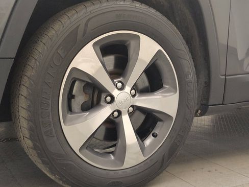 Used 2019 Jeep Cherokee Limited w/ Trailer Tow Group AWD/4WD image 31