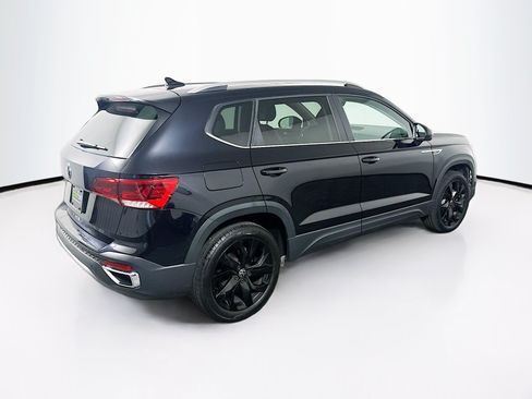 Used 2023 Volkswagen Taos SE w/ Panoramic Sunroof Package FWD image 9