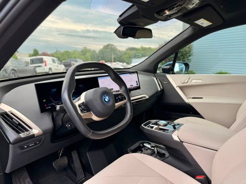 Used 2024 BMW iX xDrive50 w/ Premium Package AWD/4WD image 23