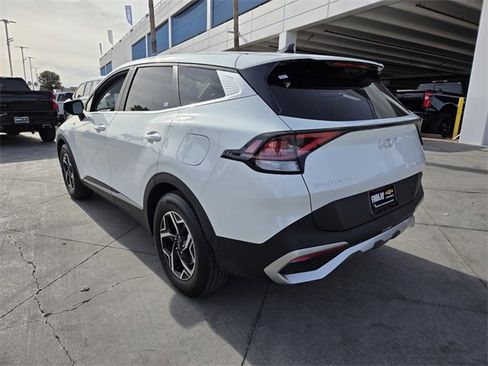 Used 2023 Kia Sportage LX image 4
