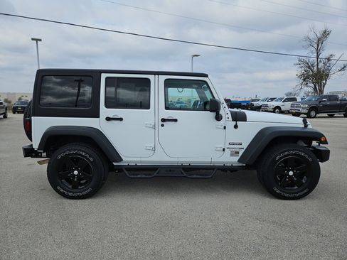 Used 2018 Jeep Wrangler Unlimited Sport S image 2