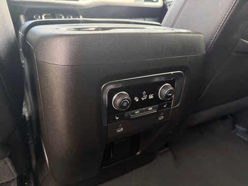 Used 2023 Chevrolet Tahoe Premier AWD/4WD image 28