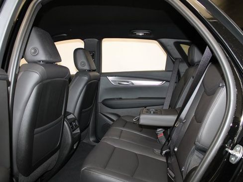 New 2025 Cadillac XT5 Luxury image 8