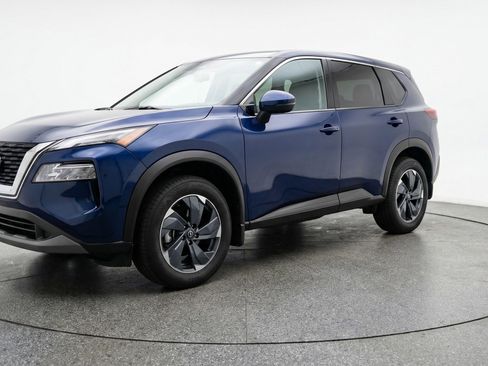 Used 2025 Nissan Rogue SV FWD image 3
