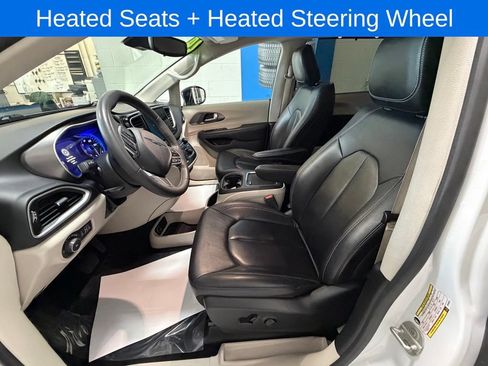 Used 2024 Chrysler Pacifica Touring-L FWD image 8