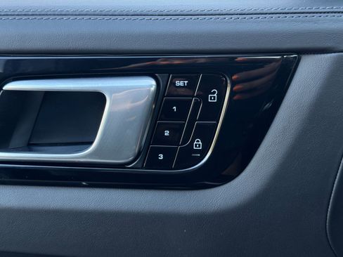 Used 2021 Porsche Cayenne Turbo S image 18