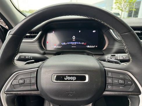 Used 2023 Jeep Grand Cherokee L Limited w/ Black Appearance Package AWD/4WD image 24