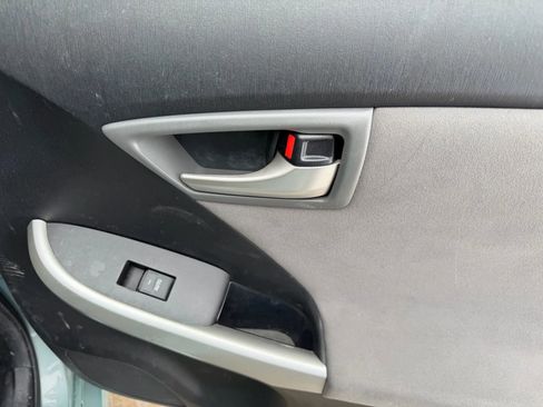 Used 2013 Toyota Prius Plug-In Hybrid image 31