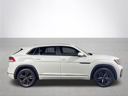 Certified 2022 Volkswagen Atlas Cross Sport SEL R-Line AWD/4WD image 5