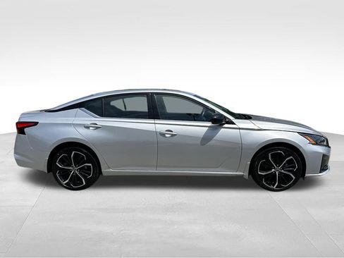 Used 2024 Nissan Altima 2.5 SR w/ SR Premium Package AWD/4WD image 8