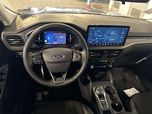 Used 2025 Ford Escape SE image 10