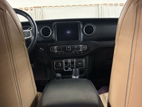 Used 2018 Jeep Wrangler Unlimited Sahara image 19