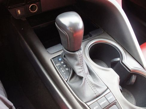 Used 2021 Toyota Camry XSE FWD image 12
