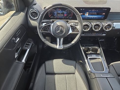 Used 2024 Mercedes-Benz GLB 250 4MATIC image 12