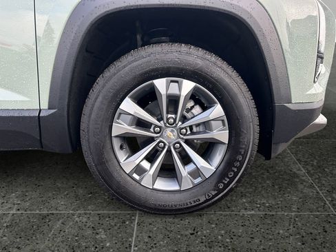 Used 2026 Chevrolet Equinox LT FWD image 10