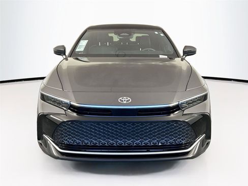 Used 2024 Toyota Crown Limited image 3