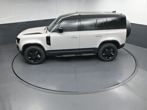 New 2026 Land Rover Defender 110 S AWD/4WD image 31