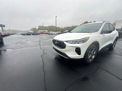 New 2026 Ford Escape ST-Line w/ Tech Pack #1 FWD image 10