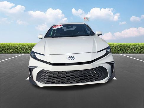 Certified 2025 Toyota Camry SE w/ Convenience Package image 9