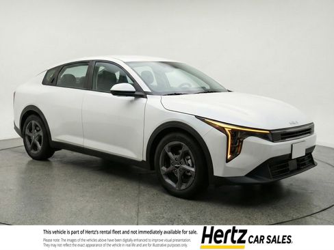Used 2025 Kia K4 LXS image 1
