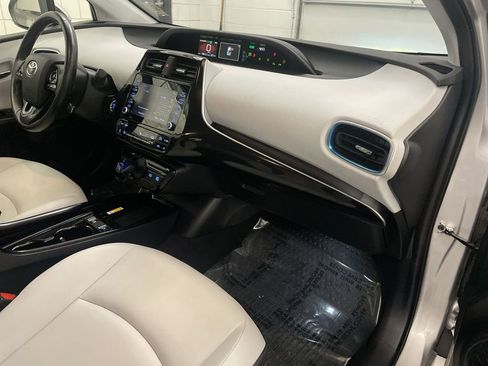 Used 2022 Toyota Prius XLE image 21