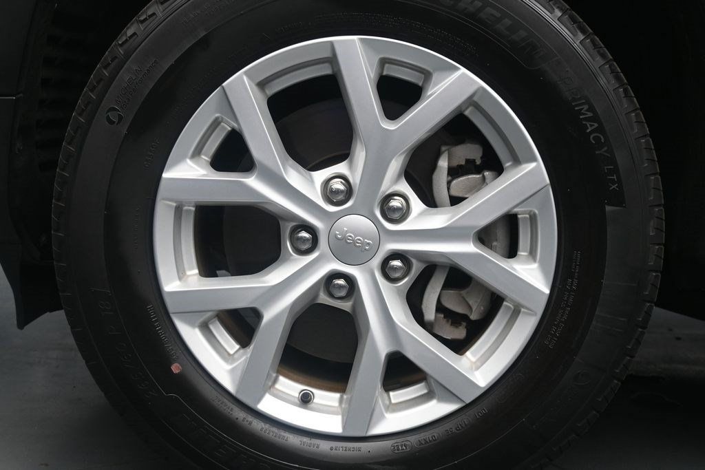 Used 2023 Jeep Grand Cherokee L Limited RWD image 12