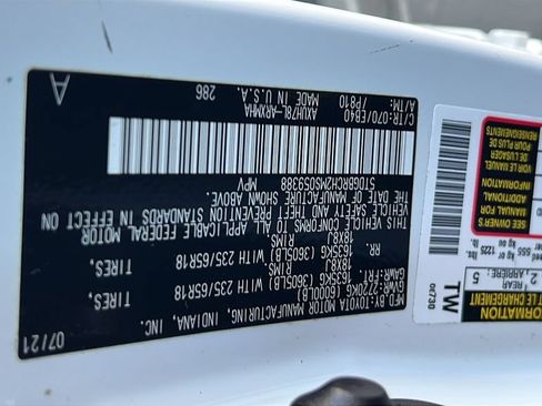 Used 2021 Toyota Highlander XLE AWD/4WD image 24