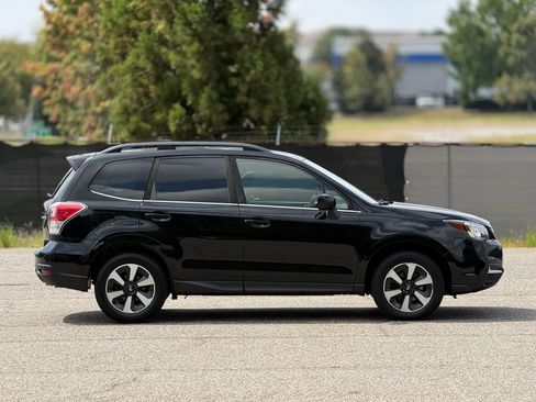 Used 2017 Subaru Forester 2.5i Limited AWD/4WD image 7