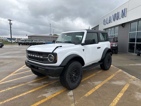 New 2026 Ford Bronco 2-Door w/ Sasquatch Package AWD/4WD image 3