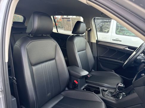 Used 2022 Volkswagen Tiguan SE image 15