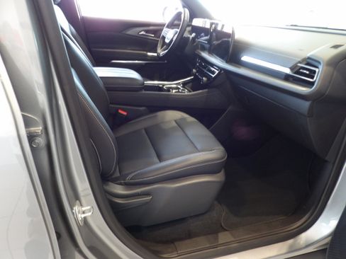 Used 2025 Chevrolet Traverse LT image 26