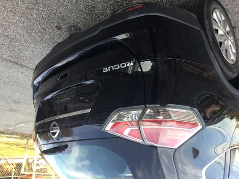 Used 2014 Nissan Rogue S image 4