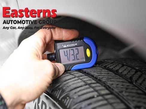 Used 2024 Volkswagen Taos SE image 27