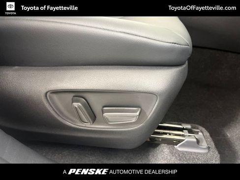 Used 2026 Toyota Highlander XLE AWD/4WD image 12