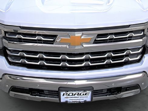 Used 2024 Chevrolet Silverado 1500 LTZ w/ Z71 Off-Road Package AWD/4WD image 16