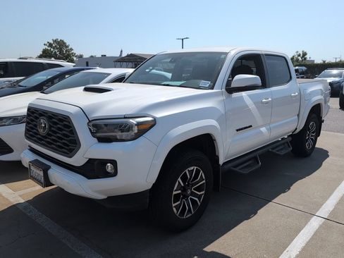 Used 2021 Toyota Tacoma TRD Sport w/ Technology Package RWD image 3