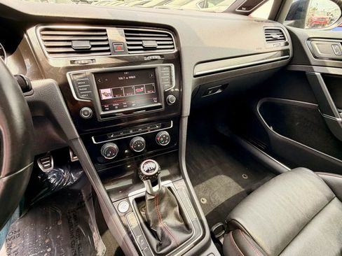 Used 2016 Volkswagen Golf 4-Door FWD image 13