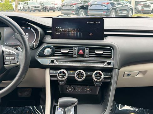 Used 2023 Genesis G70 2.0T image 19