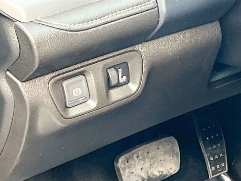 Used 2023 GMC Acadia SLT w/ Preferred Package AWD/4WD image 10