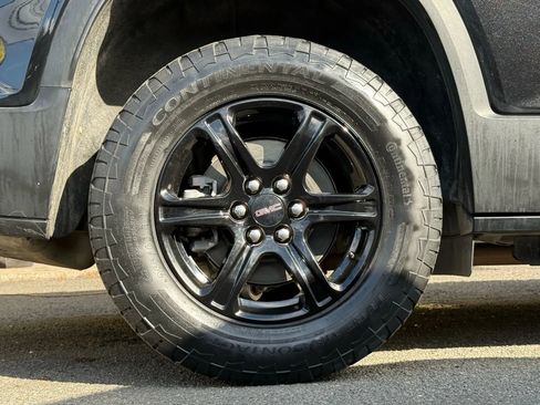 Used 2022 GMC Acadia AT4 w/ Technology Package image 32